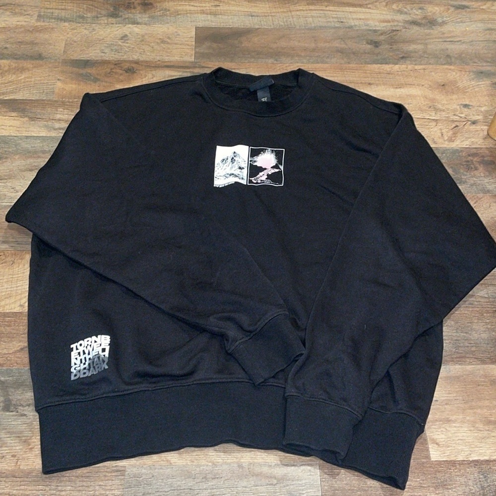 H&M Step Into The Light Oversized Fit Sweatshirt. Size Medium.